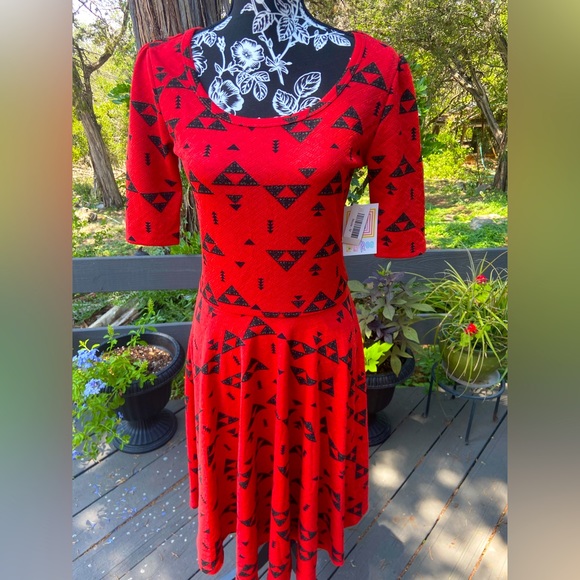 Lularoe Nicole Dress BRAND NEW Size Medium M Red Black - Picture 1 of 8